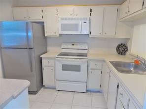 Building Photo - 6832 Palmetto Cir S