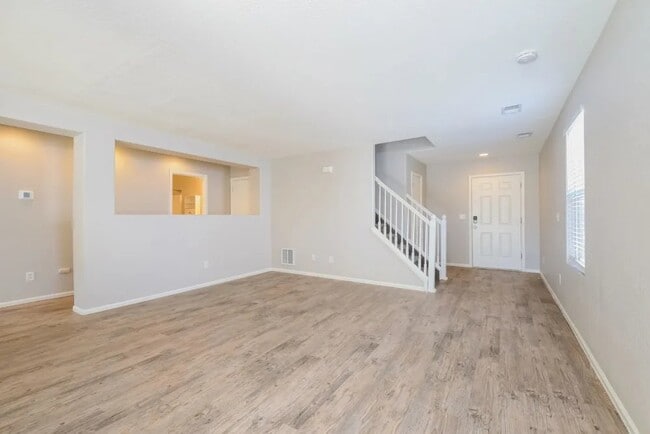 Foto del edificio - 464 E 77th Pl