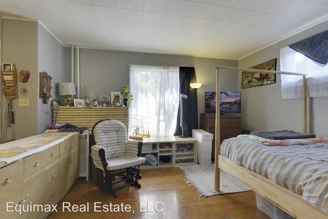 Building Photo - 441 W Lynnhurst Ave