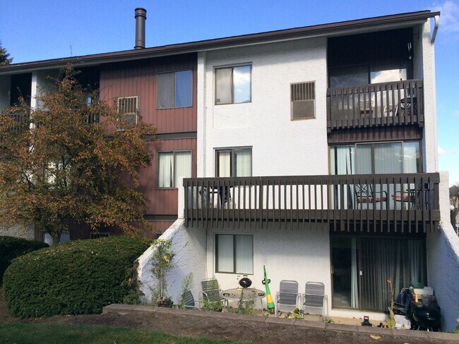 Foto del edificio - 2 Bed , 1 Bath Apt Close to PSU Campus