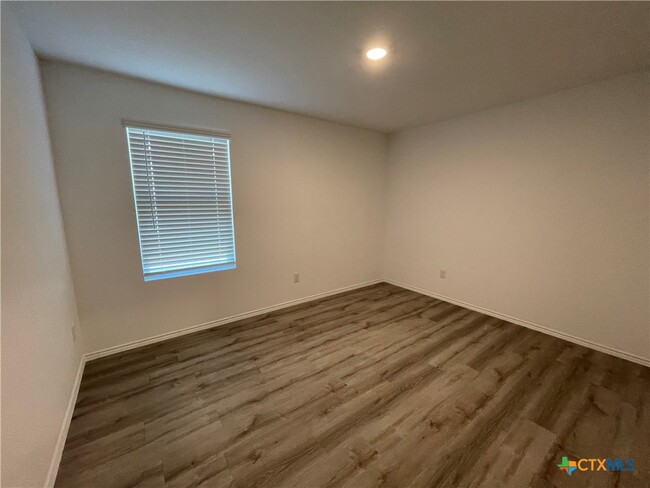 Building Photo - 422 Fairy Duster Dr