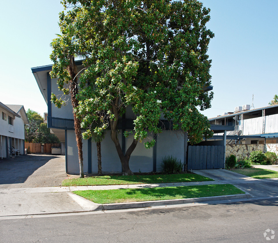 Building Photo - 1203 W Simpson Ave