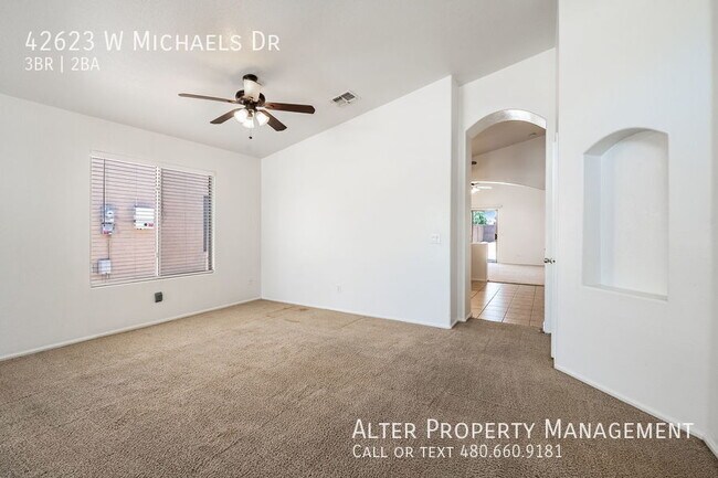Foto del edificio - 42623 W Michaels Dr