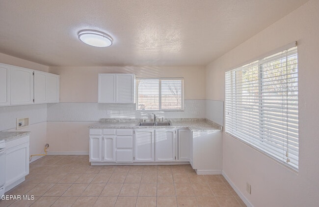 Building Photo - 213 Carnes Rd