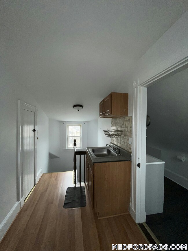 Building Photo - 124 Forest St