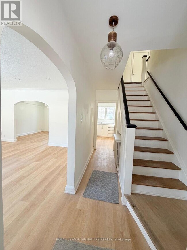 Photo du bâtiment - 8 Bridgeview Rd