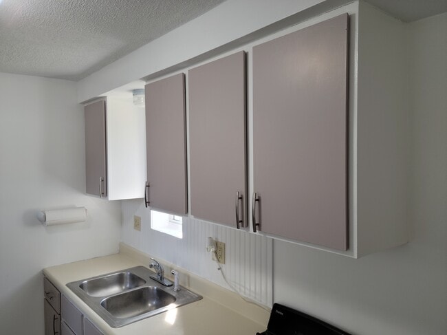 Kitchen - 836 Oak Hill Rd