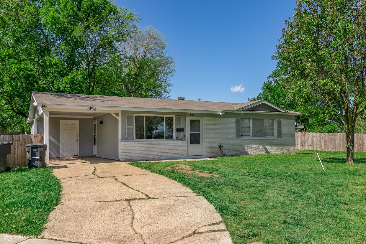 Primary Photo - 2804 Hood Dr