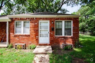 Building Photo - 354 N Fern St