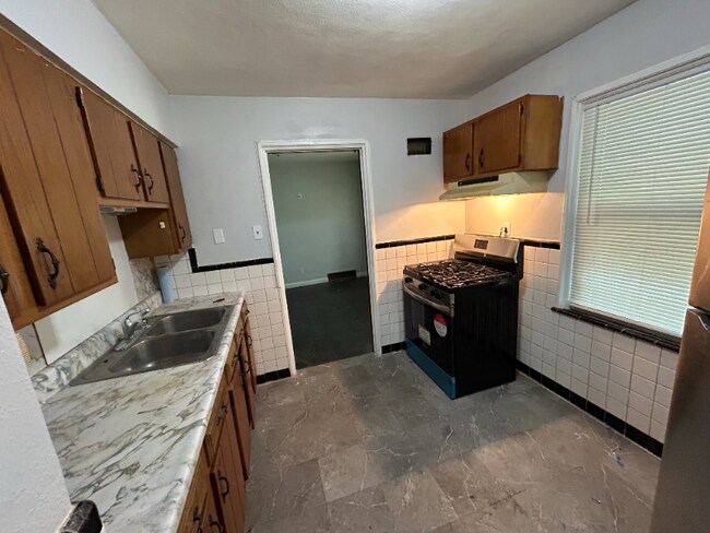 Building Photo - 2434 Akins Dr