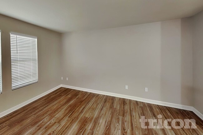 Building Photo - 758 Sinclair Dr