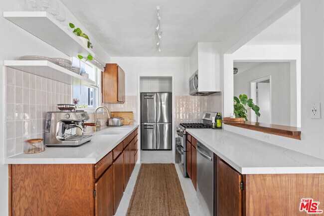 Building Photo - 668 Marr St