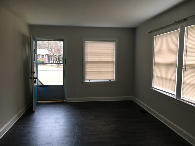 Building Photo - 909 Murrah Dr
