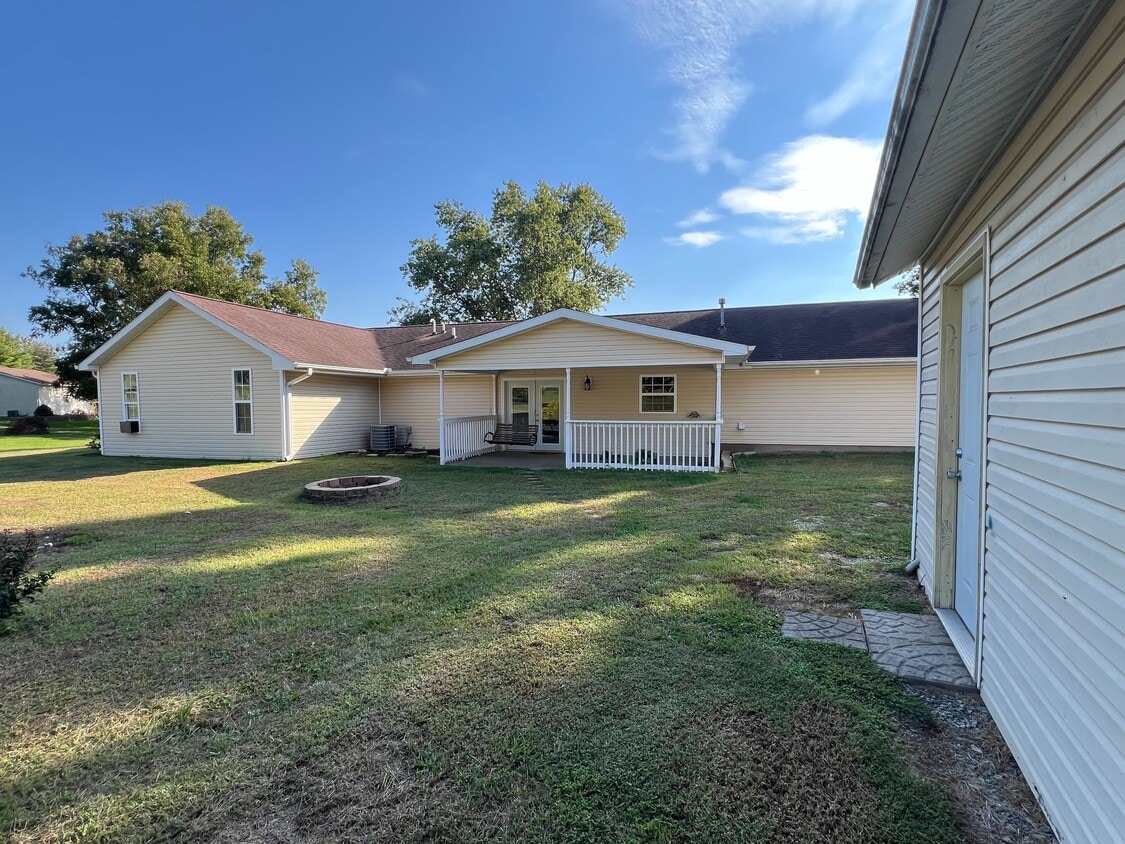 Foto del edificio - 398 Shady Brook Dr