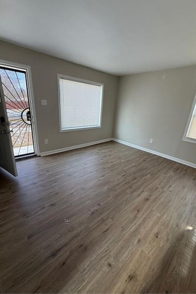 Foto del edificio - Renovated 3-Bedroom Home – We Welcome Sect...