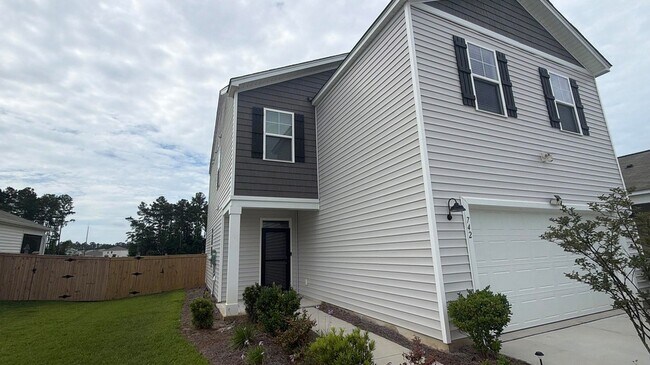Foto del edificio - 742 Ladywood Dr
