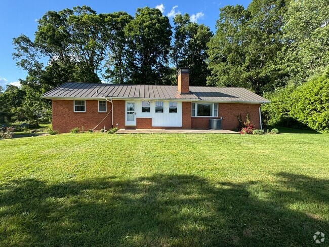 Building Photo - 31 Valley View Dr