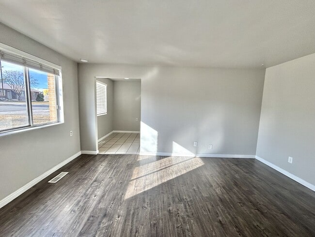 Building Photo - 7875 S 3800 W