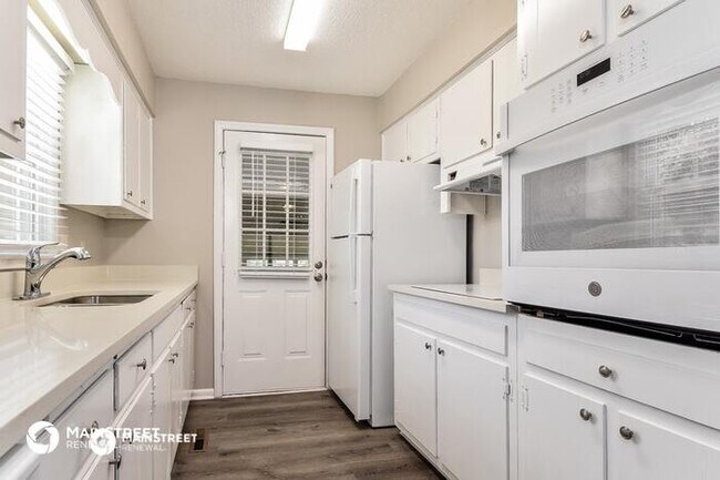 Building Photo - 2601 Maxine Dr, High Point, NC 27265