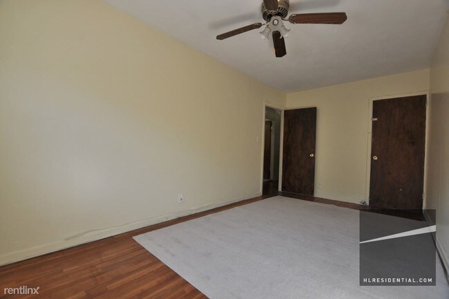 Building Photo - 724 E 79th St