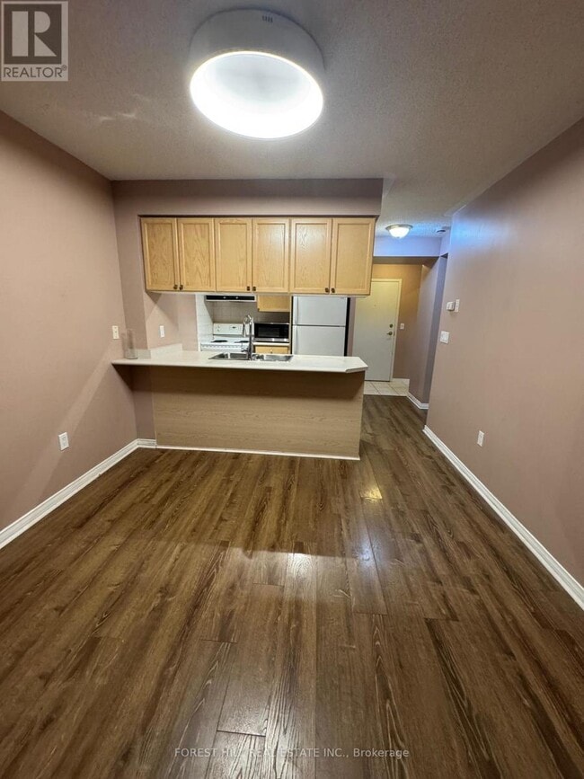 Photo du bâtiment - 909 Bay St.