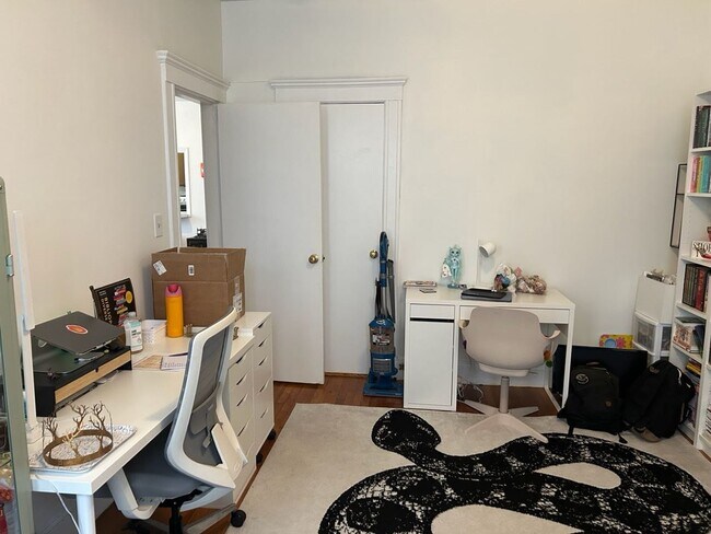 Photo - GREAT 2Br/1Bth available NOW. Heat/Hot Wat... House