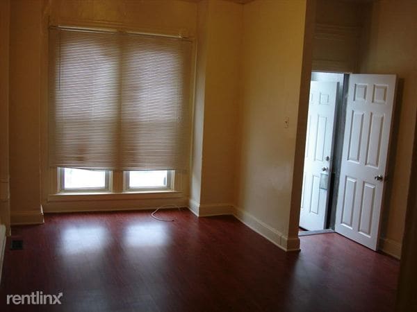 Building Photo - 28 N Pulaski St