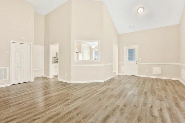 Foto del edificio - 1288 Cypress Trce
