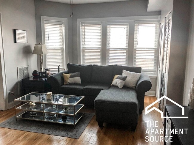 Building Photo - 4808 N Paulina St