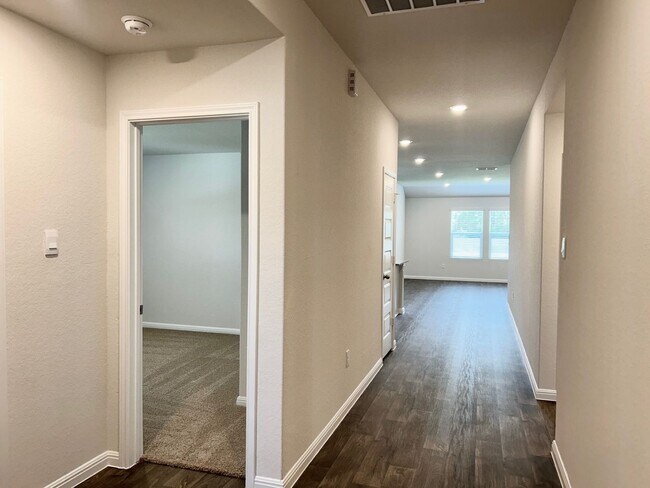 Building Photo - New 4 Bd 2 Ba Home Available for Move In!