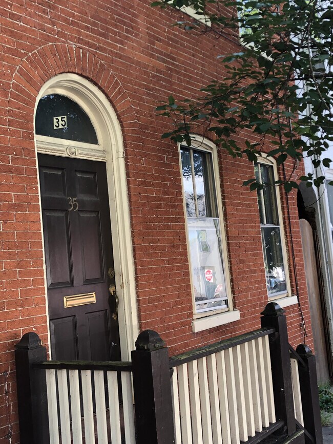 35 N Mulberry St, Lancaster, PA 17603 Condo for Rent in Lancaster, PA