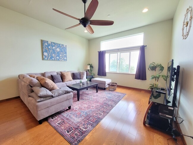 Building Photo - Lincoln Square Townhomes