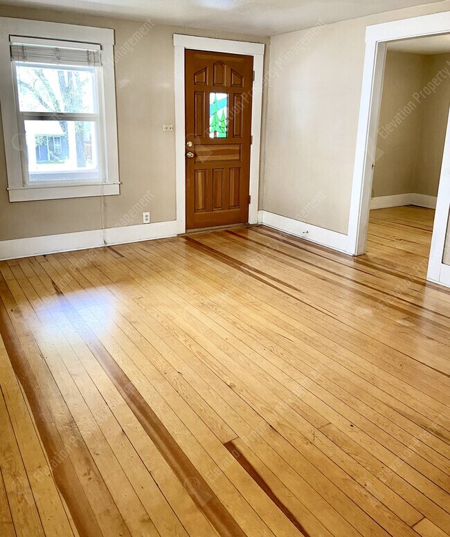 Foto del edificio - 940 NW Ogden Ave