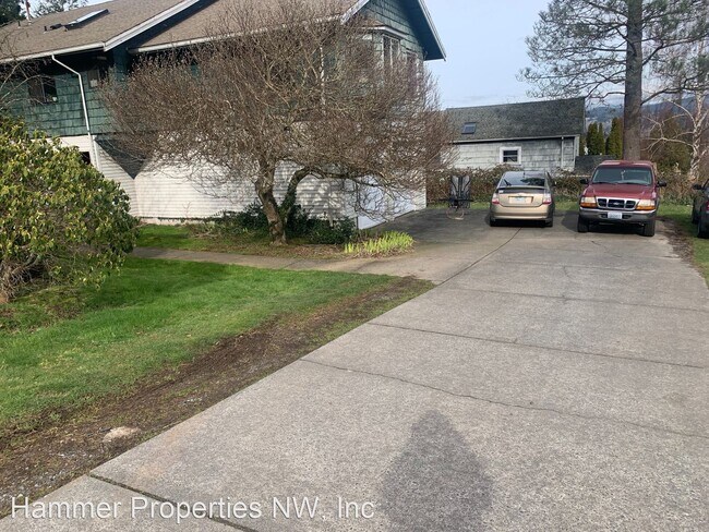 Building Photo - 6 br, 3 bath House - 1115 E Myrtle Street