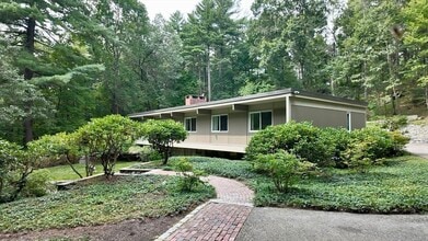 Building Photo - 14 Overlook Dr