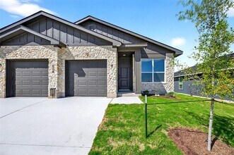 Building Photo - 628 Pacific Crest Trl