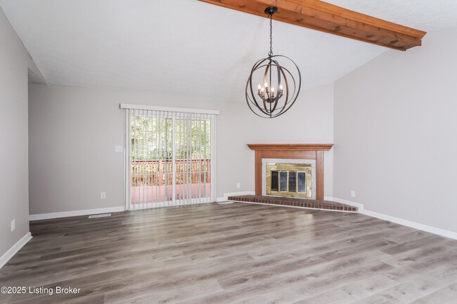 Foto del edificio - 6111 Yellowsands Dr