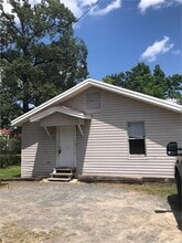 Building Photo - 603 Spell St