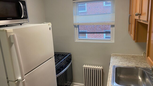 Foto del edificio - 8320 Roanoke Ave