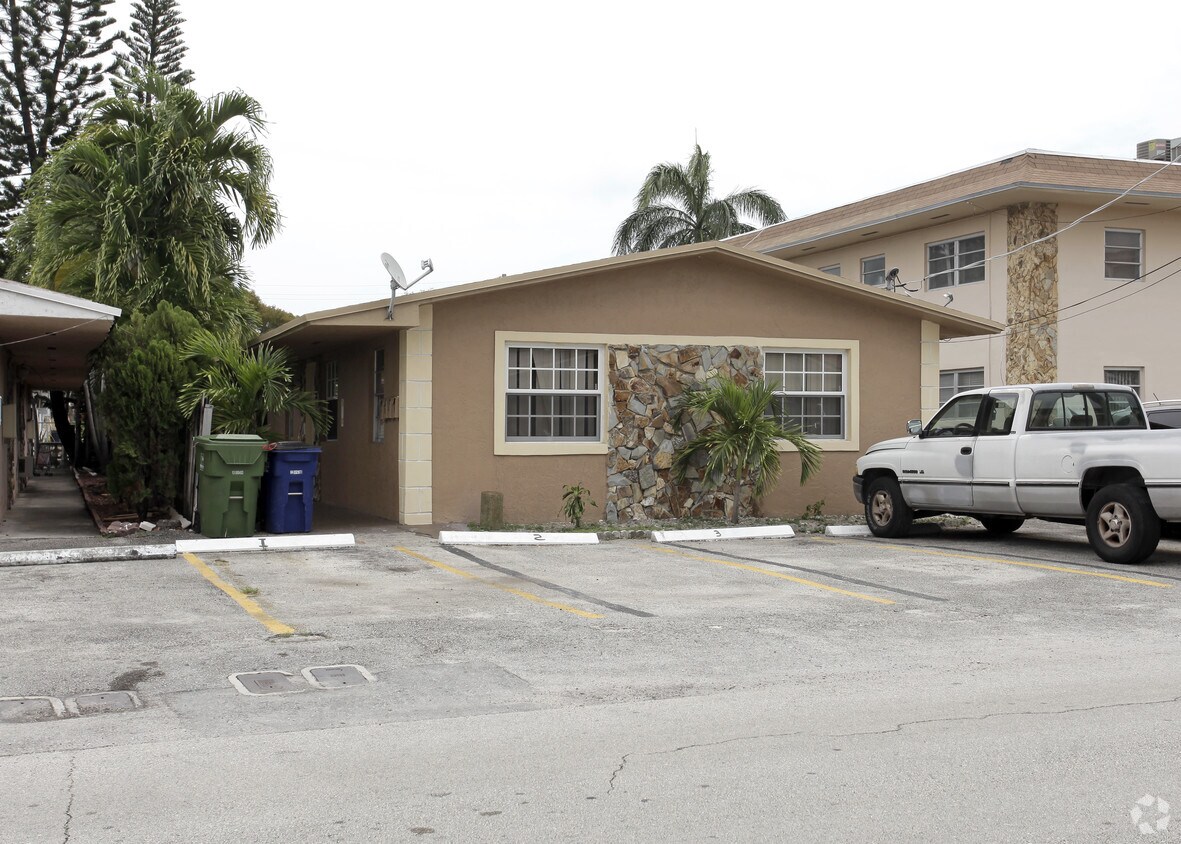 Building Photo - 129 SE 4th Ave