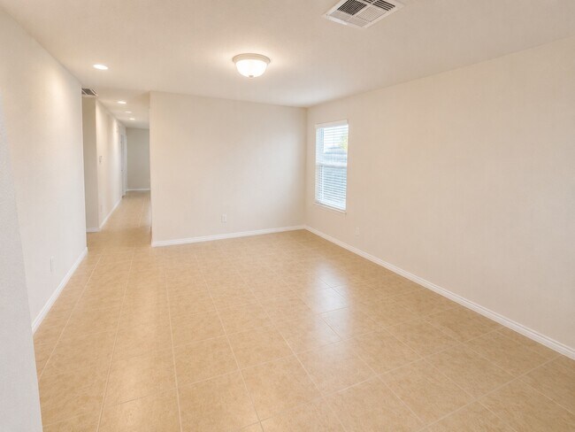 Foto del edificio - 1518 Perennial Ln
