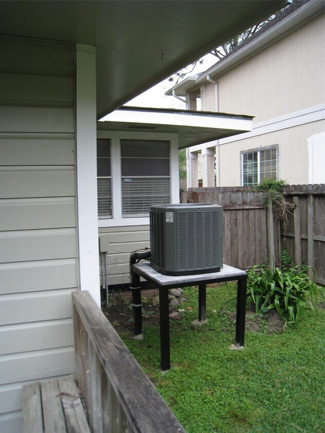 Building Photo - 4337 Effie St