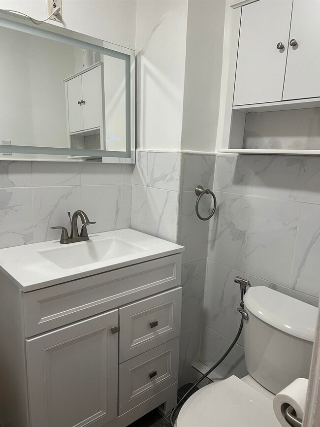 Building Photo - 6126 Washington St