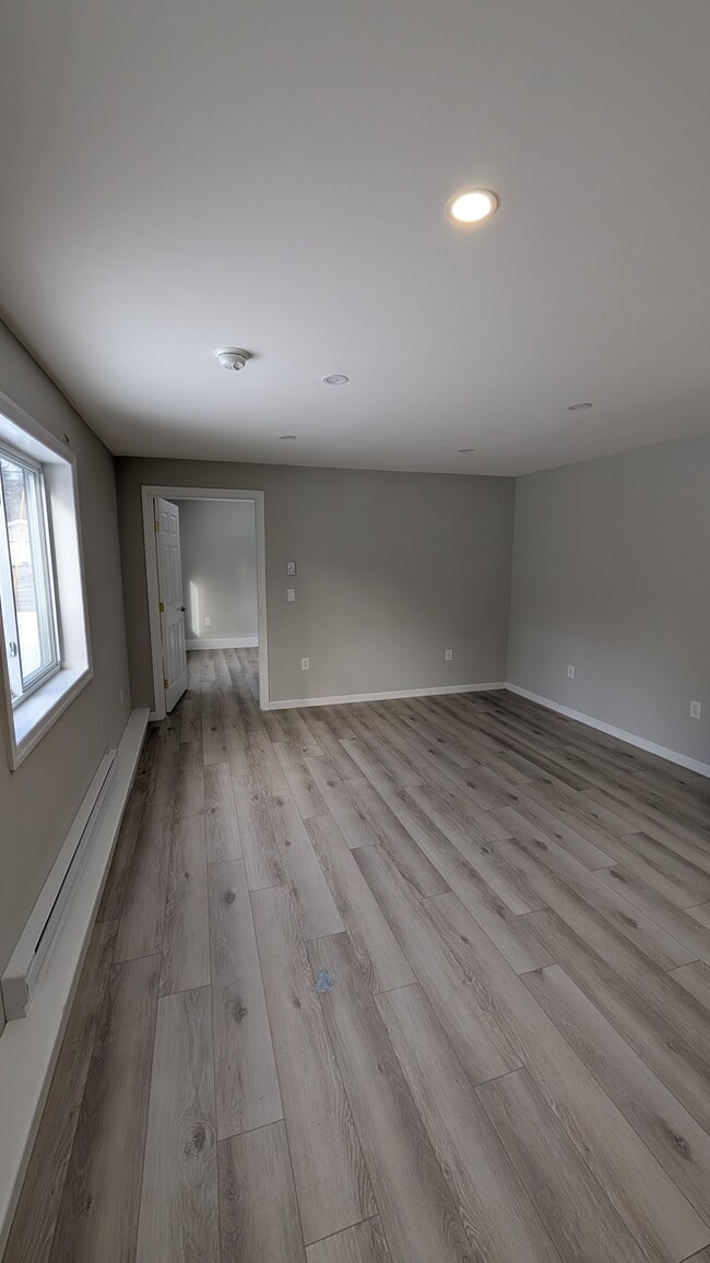 Building Photo - 3665 Essex Rd