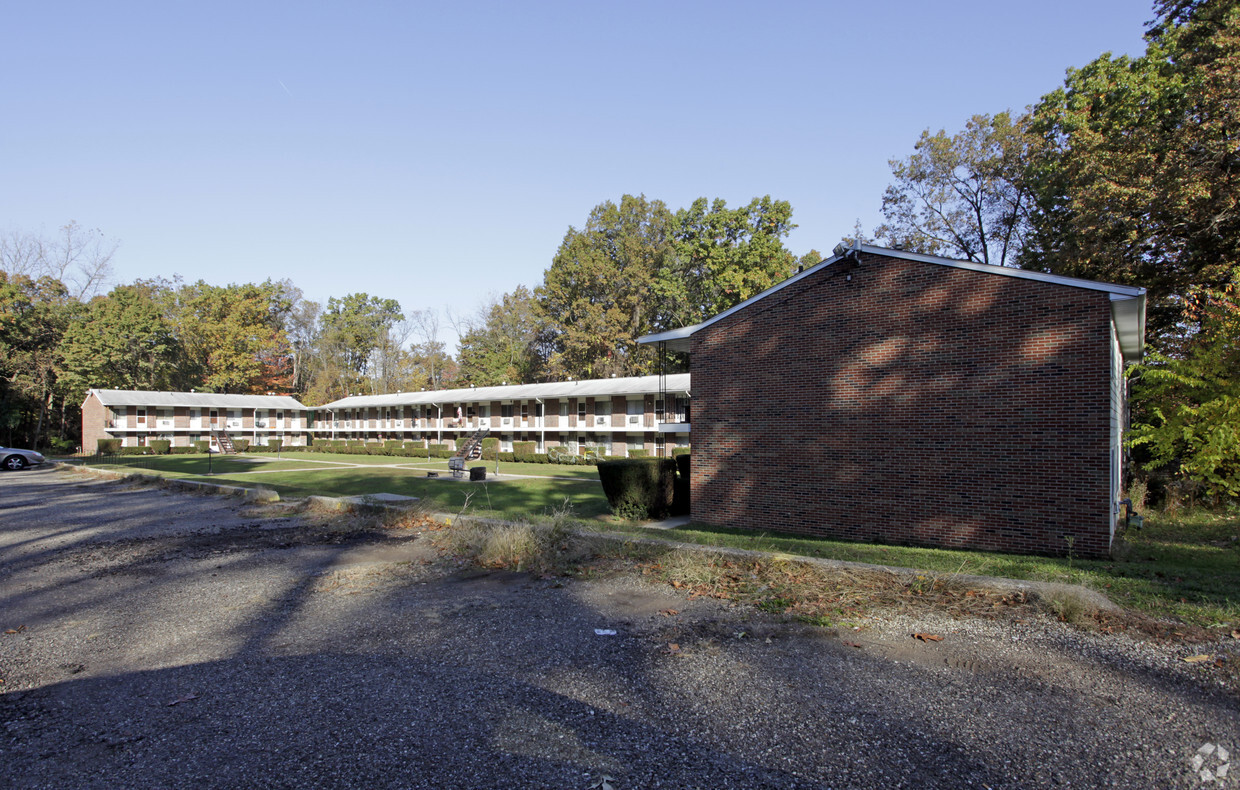 Building Photo - Lakeside Apartments