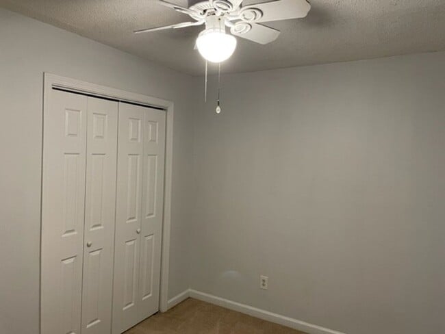 Building Photo - ***ASK ABOUT PAYING NO SEC DEP***645 North...