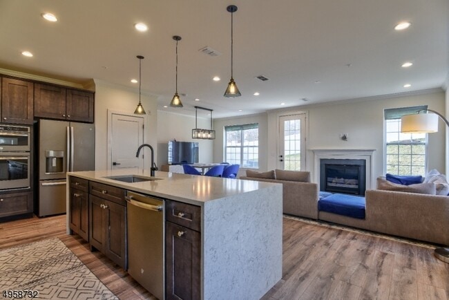 Building Photo - 204 Aspen Dr