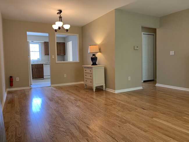 Lounge Kitchen - 130 Mockingbird Ct
