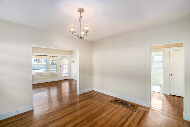 Building Photo - 3108 Santa Clara Ave