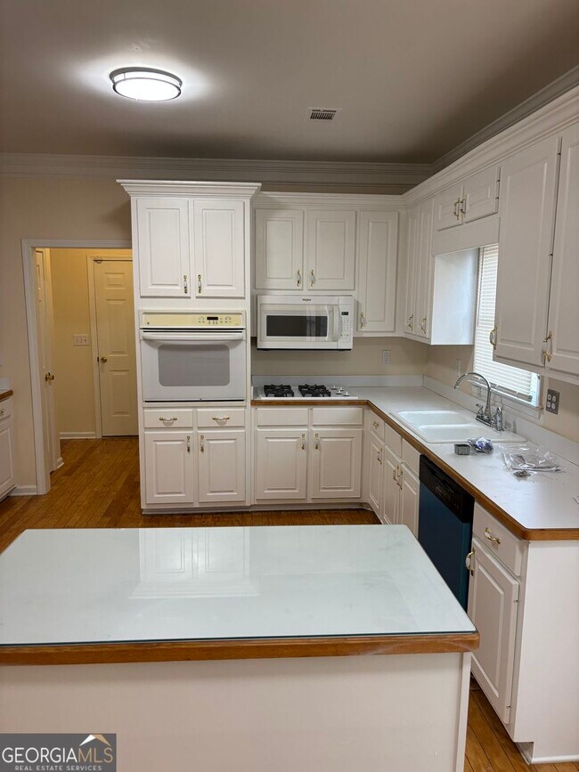 Foto del edificio - 220 Cross Creek Dr
